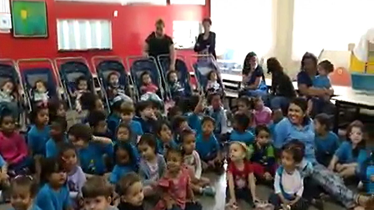 Os livros de Claudia Braga na UMEI Carlos Prates