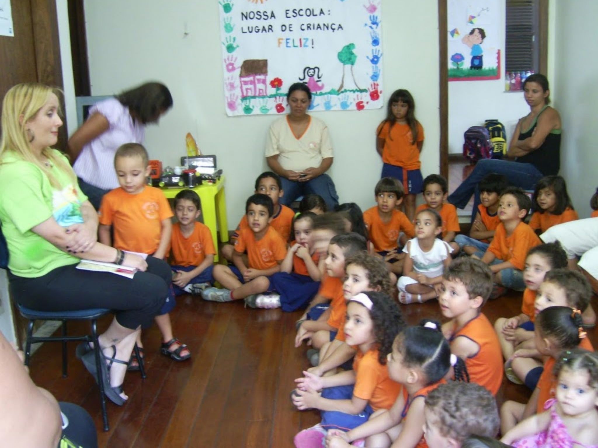 Instituto Educacional Jaraguá – Contando sobre o Sapo que queria mudar de cor